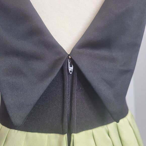 VINTAGE 80s does 50s dress Cache fit and flare green and black M - Picture 4 of 12